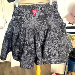 39. Marc Jacobs Wool Skirt Floral Black White zip details w/ tie waist belt Sz M